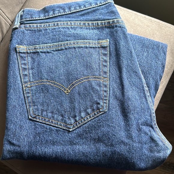 Levi 505s. 36x32 - Picture 3 of 4